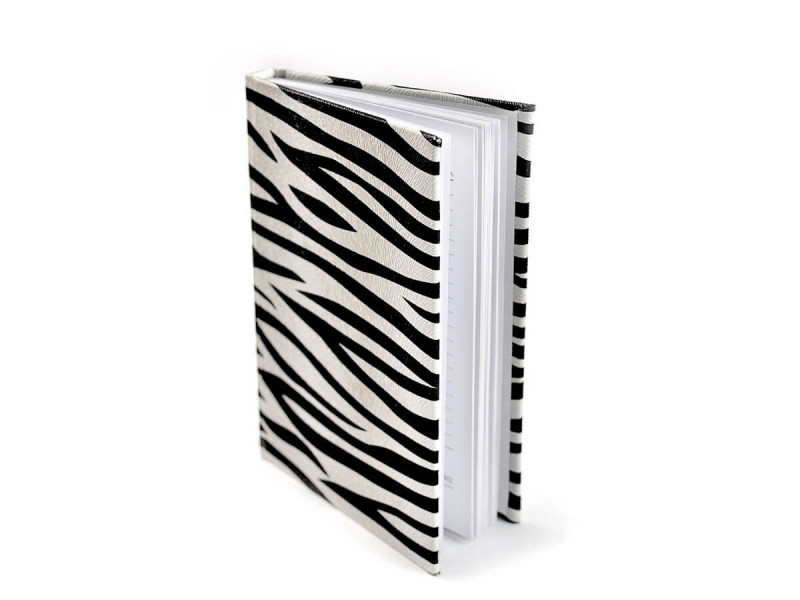 Agenda moderna nedatata A6 Zebra, 192 pagini, coperti buretate din imitatie piele - Fotografie 1