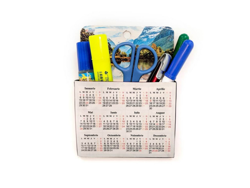 Calendar magnetic cu buzunar si agatatoare - Fotografie 1