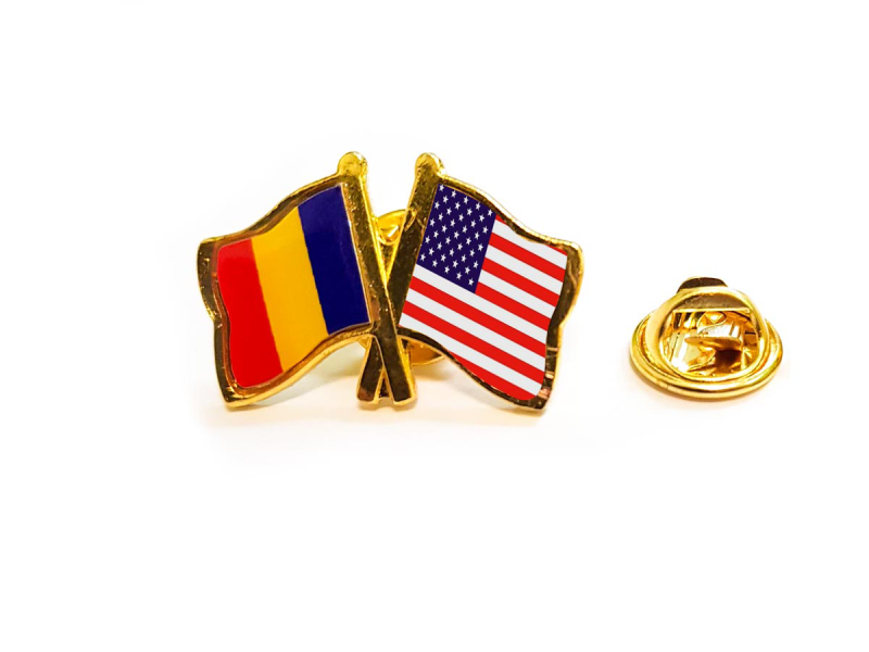 Insigna pin steag Romania si SUA - Fotografie 1