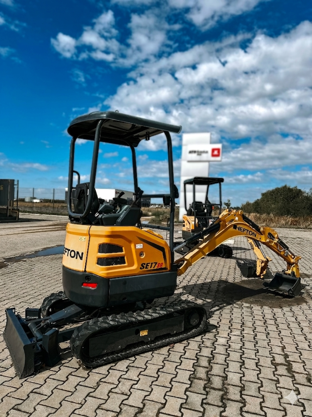 HEFTON SE17SR Mini Excavator cu cuplaj mecanic