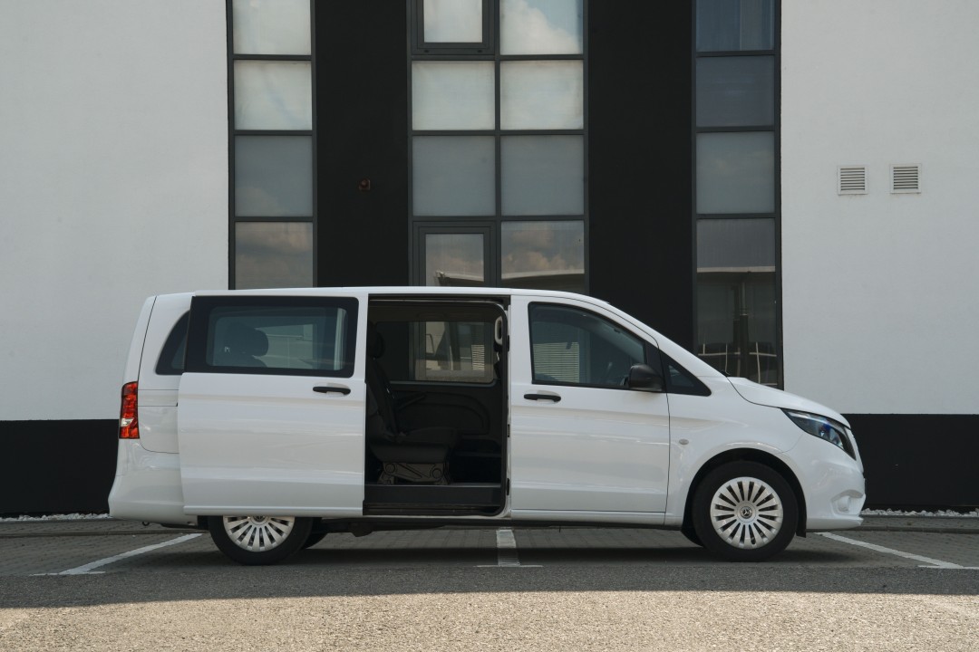 Mercedes-Benz Vito Tourer 114 CDI, 8+1 Locuri