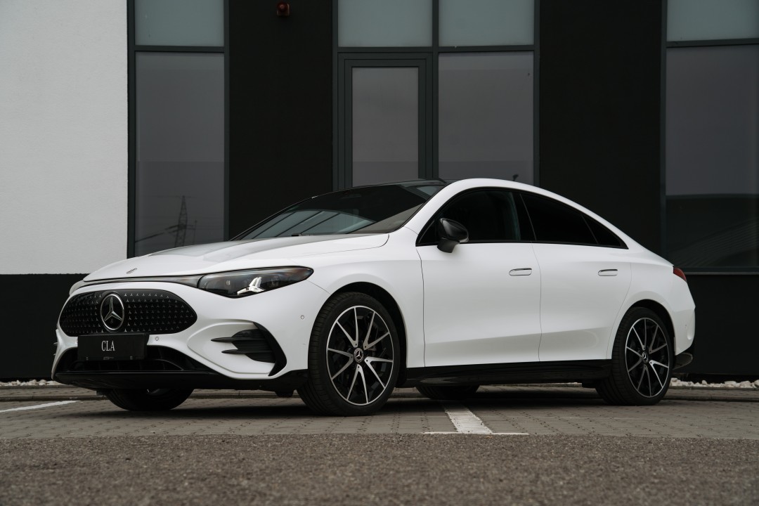 Mercedes-Benz CLA 350 4Matic cu tehnologie EQ