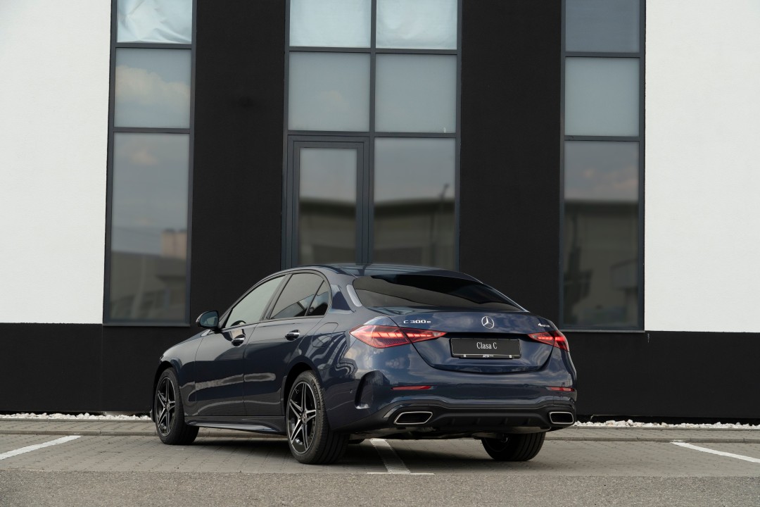 Mercedes-Benz C 300 E 4MATIC Limuzina Cu Tehnologie EQ Hybrid