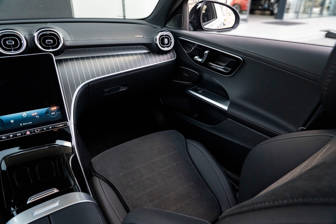 Mercedes-Benz C 300 E 4MATIC Limuzina Cu Tehnologie EQ Hybrid
