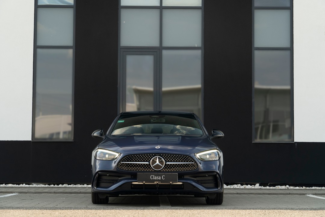Mercedes-Benz C 300 E 4MATIC Limuzina Cu Tehnologie EQ Hybrid