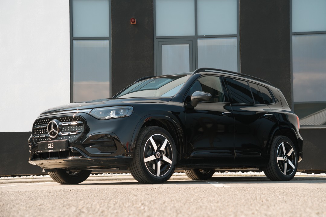 Mercedes-Benz GLB 350 4MATIC cu tehnologie EQ