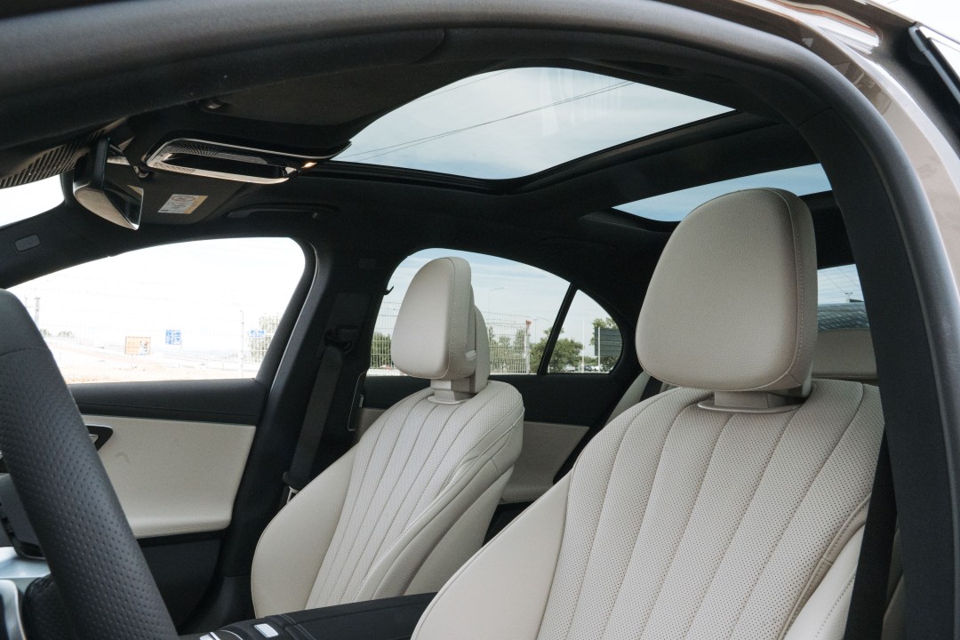 Mercedes-Benz E 300 E 4MATIC Limuzina Cu Tehnologie EQ Hybrid