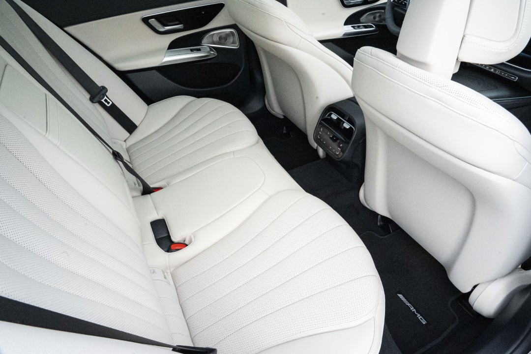 Mercedes-Benz E 300 E 4MATIC Limuzina Cu Tehnologie EQ Hybrid