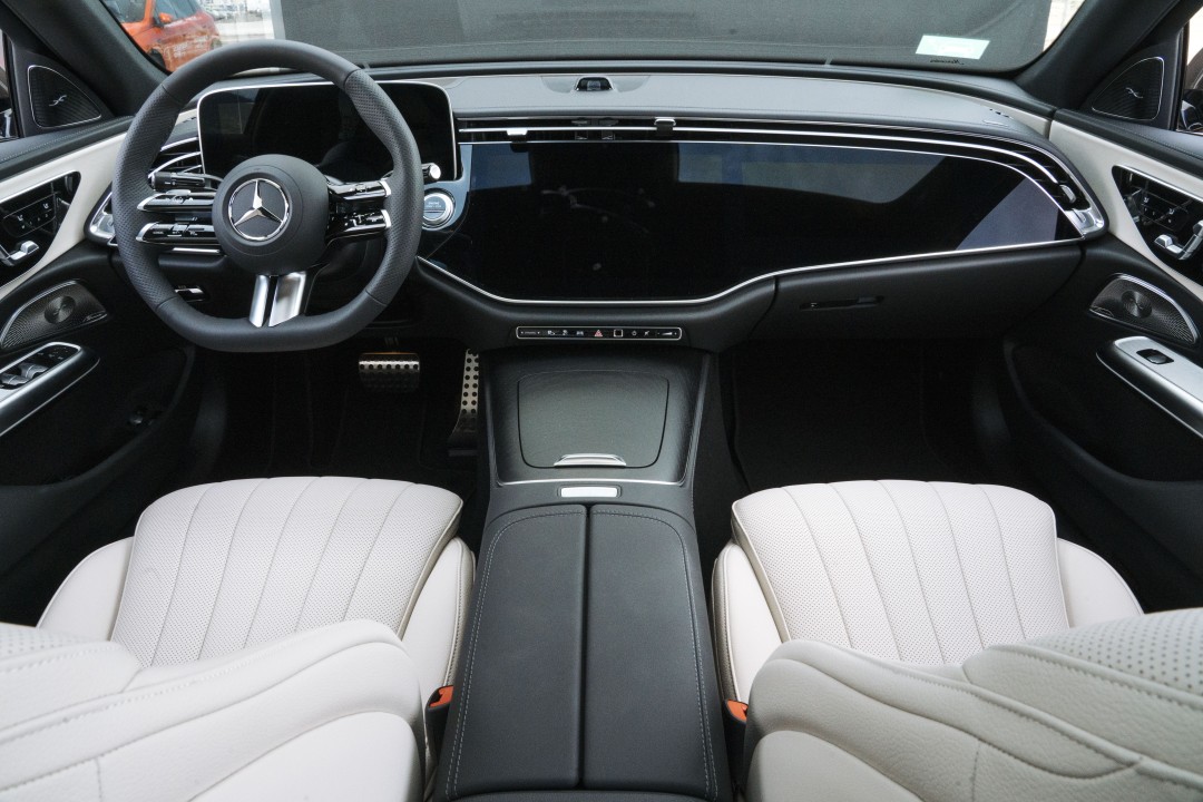 Mercedes-Benz E 300 E 4MATIC Limuzina Cu Tehnologie EQ Hybrid