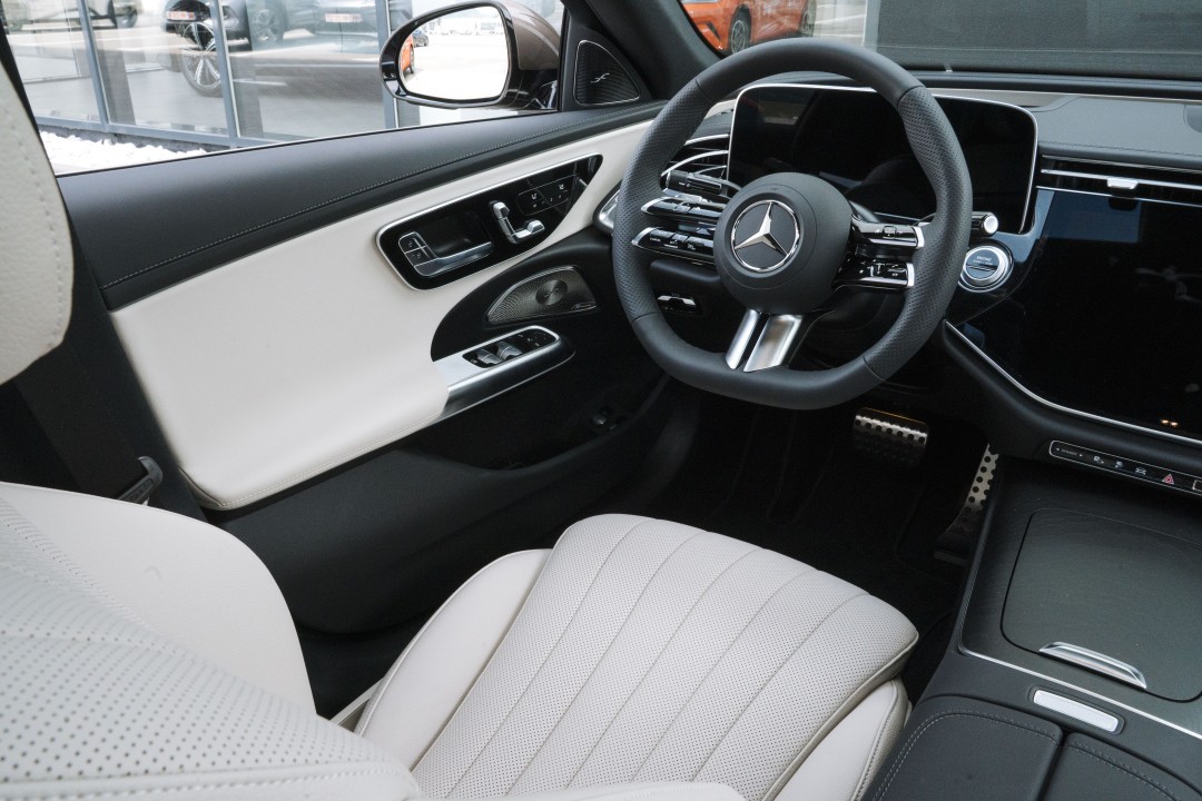 Mercedes-Benz E 300 E 4MATIC Limuzina Cu Tehnologie EQ Hybrid