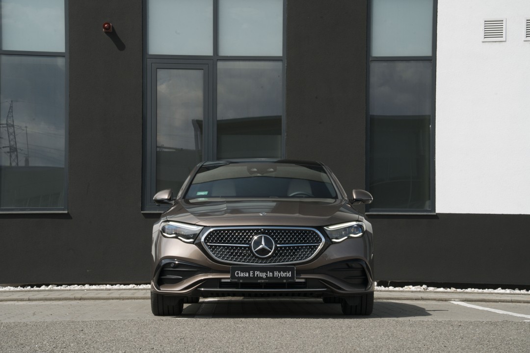 Mercedes-Benz E 300 E 4MATIC Limuzina Cu Tehnologie EQ Hybrid