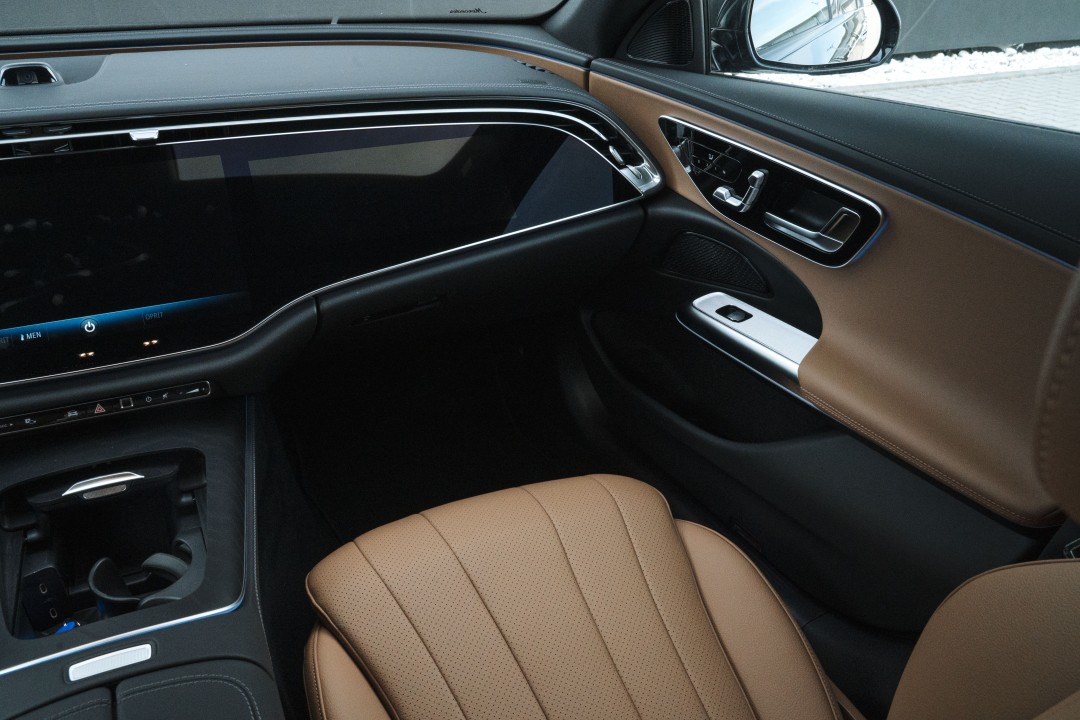 Mercedes-Benz E 220 D 4MATIC Limuzina