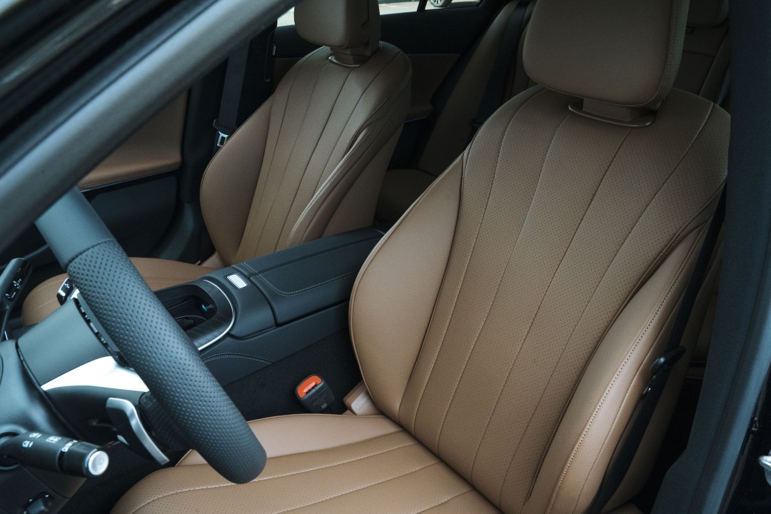 Mercedes-Benz E 220 D 4MATIC Limuzina