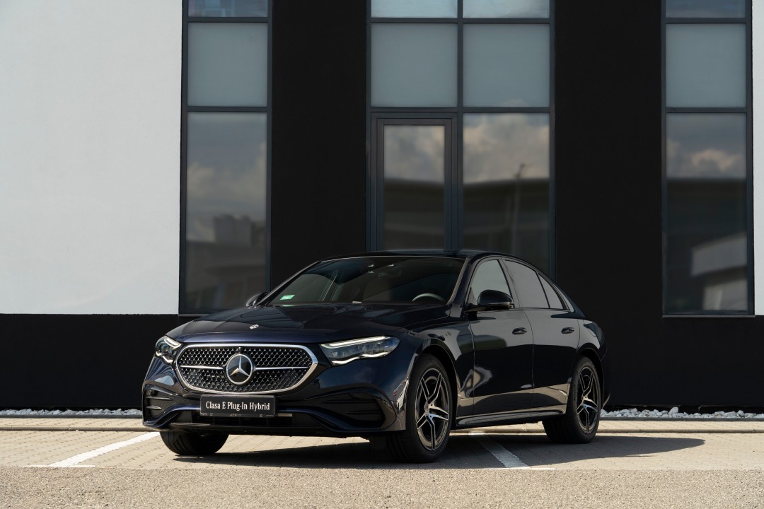 Mercedes-Benz E 300 E 4MATIC Limuzina Cu Tehnologie EQ Hybrid