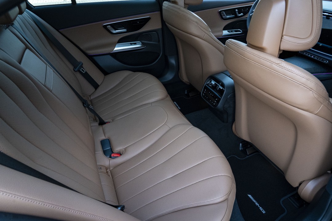 Mercedes-Benz E 300 E 4MATIC Limuzina Cu Tehnologie EQ Hybrid