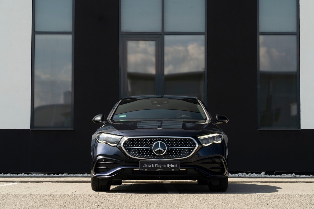 Mercedes-Benz E 300 E 4MATIC Limuzina Cu Tehnologie EQ Hybrid