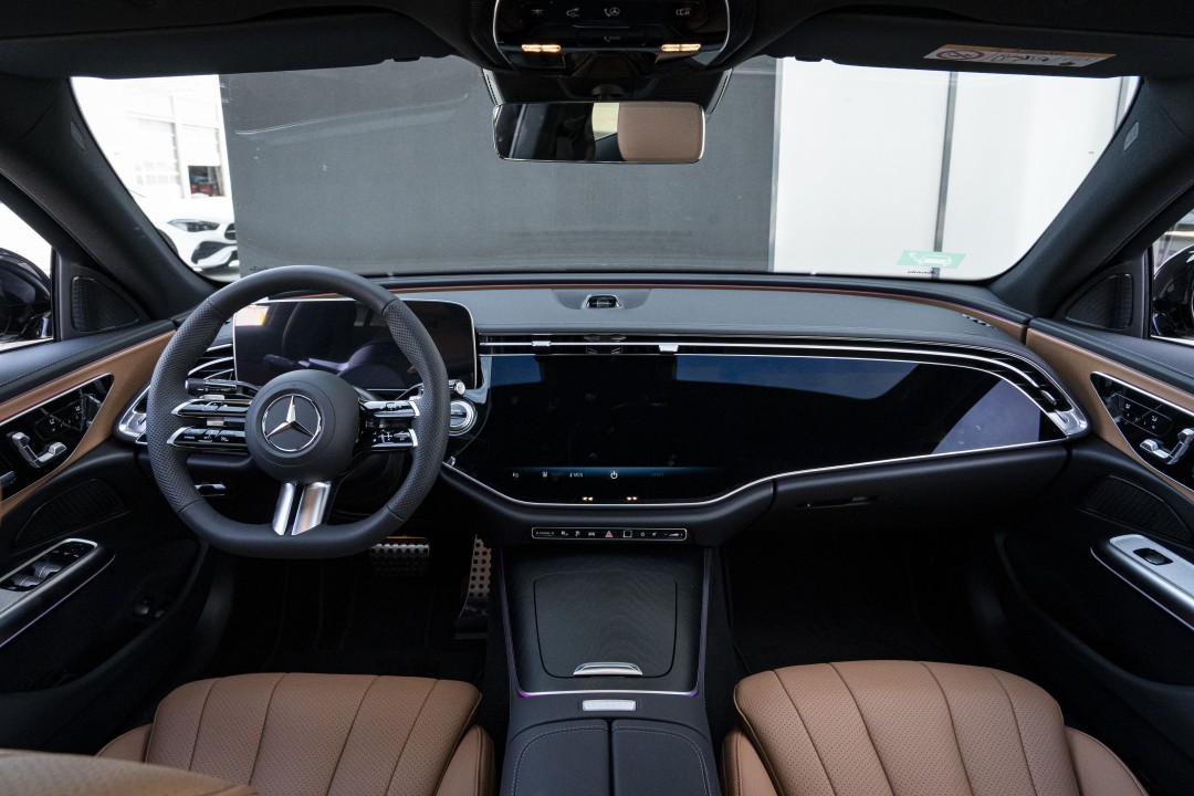 Mercedes-Benz E 300 E 4MATIC Limuzina Cu Tehnologie EQ Hybrid