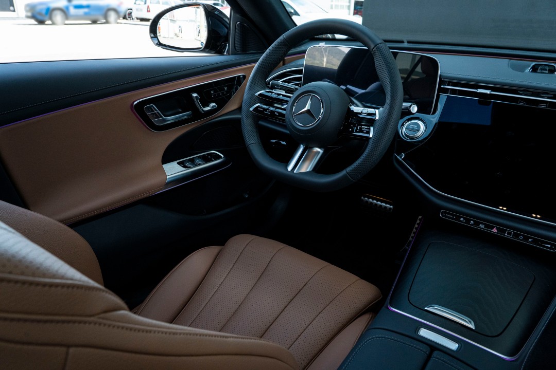 Mercedes-Benz E 300 E 4MATIC Limuzina Cu Tehnologie EQ Hybrid