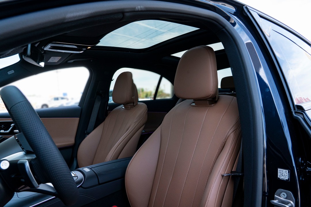 Mercedes-Benz E 300 E 4MATIC Limuzina Cu Tehnologie EQ Hybrid