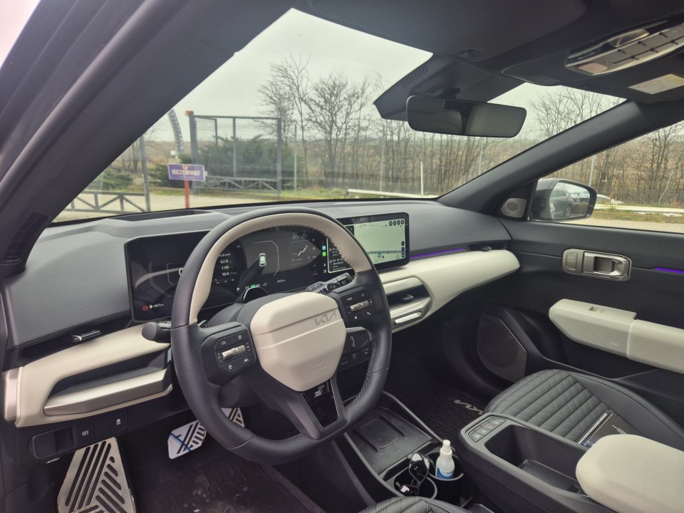 KIA EV4 2025 — imagine 4