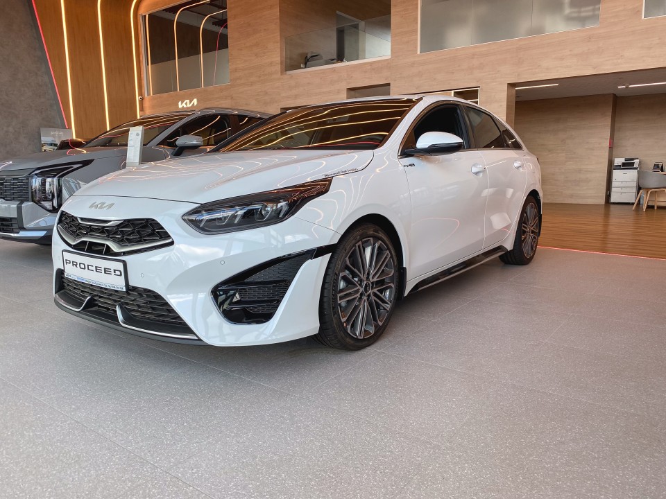 Kia Pro Ceed 2024 benzină, 31.000 € — imagine 2
