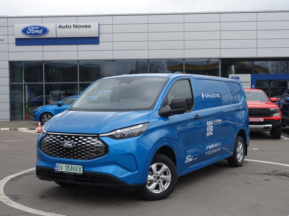 ford noul transit custom van 340l l2h1 trend standard range electric 100 kw at rwd 069d7743c932f4