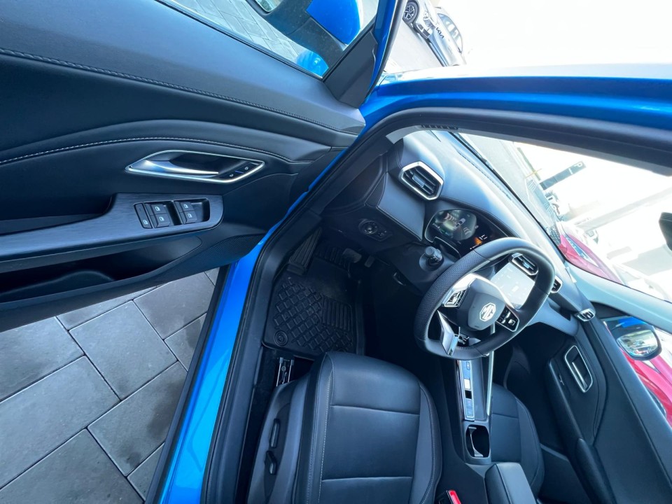 mg zs hev 10693ac355bfa07