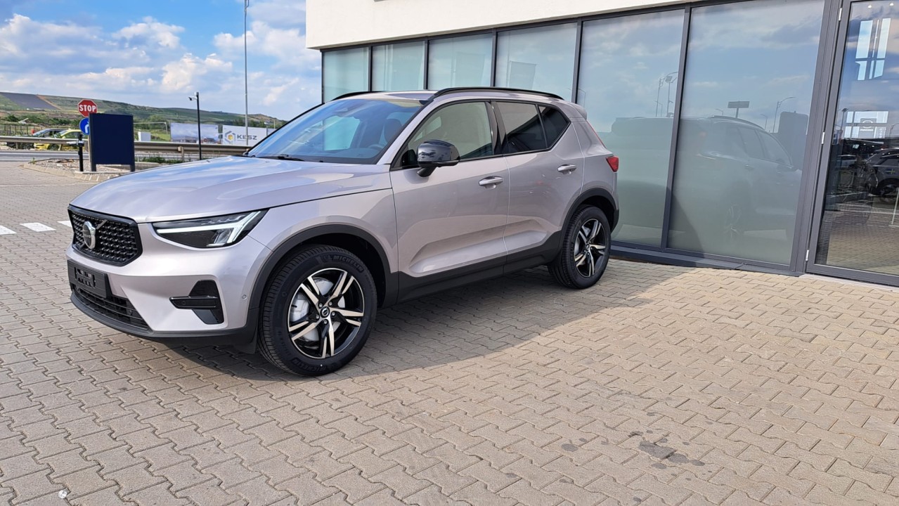 Volvo XC 40 XC40 Plus Dark B3 (P) AT7 FWD