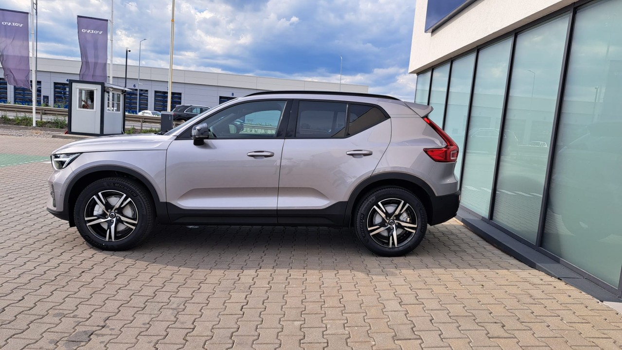 Volvo XC 40 XC40 Plus Dark B3 (P) AT7 FWD