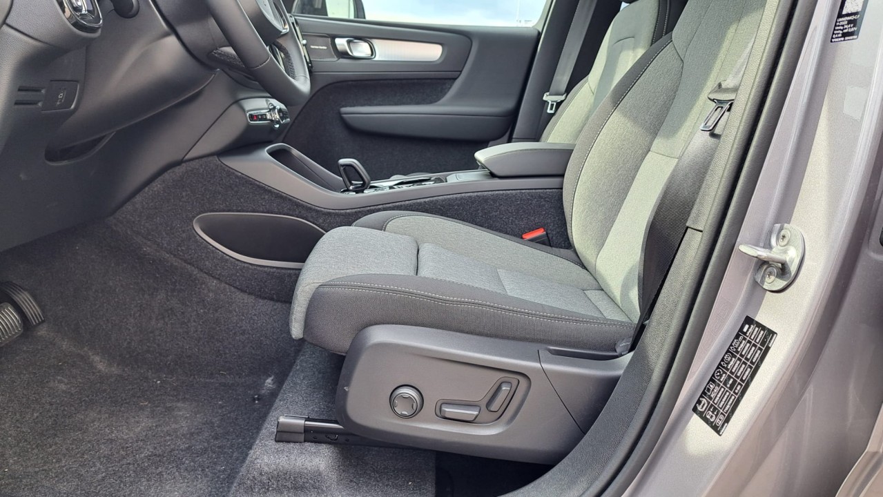 Volvo XC 40 XC40 Plus Dark B3 (P) AT7 FWD