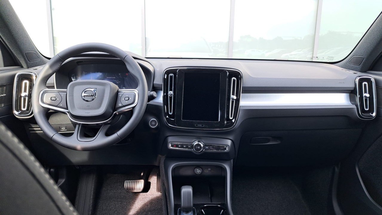 Volvo XC 40 XC40 Plus Dark B3 (P) AT7 FWD