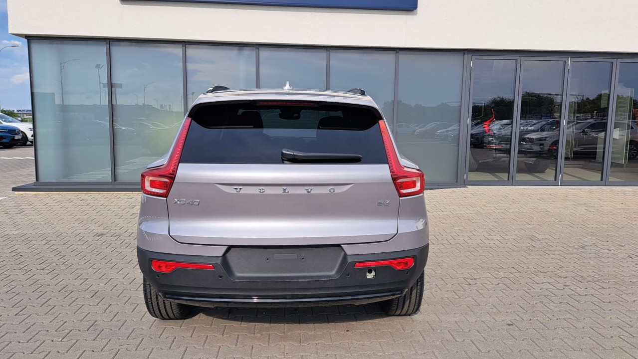 Volvo XC 40 XC40 Plus Dark B3 (P) AT7 FWD