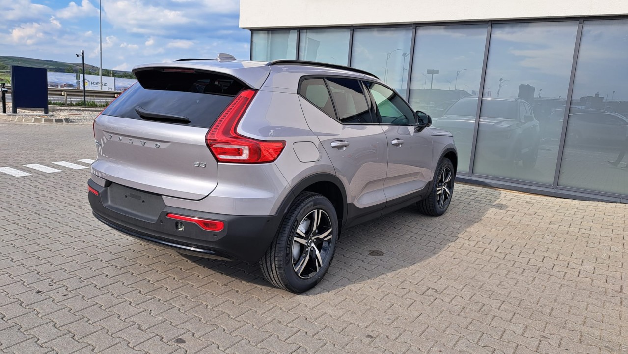 Volvo XC 40 XC40 Plus Dark B3 (P) AT7 FWD