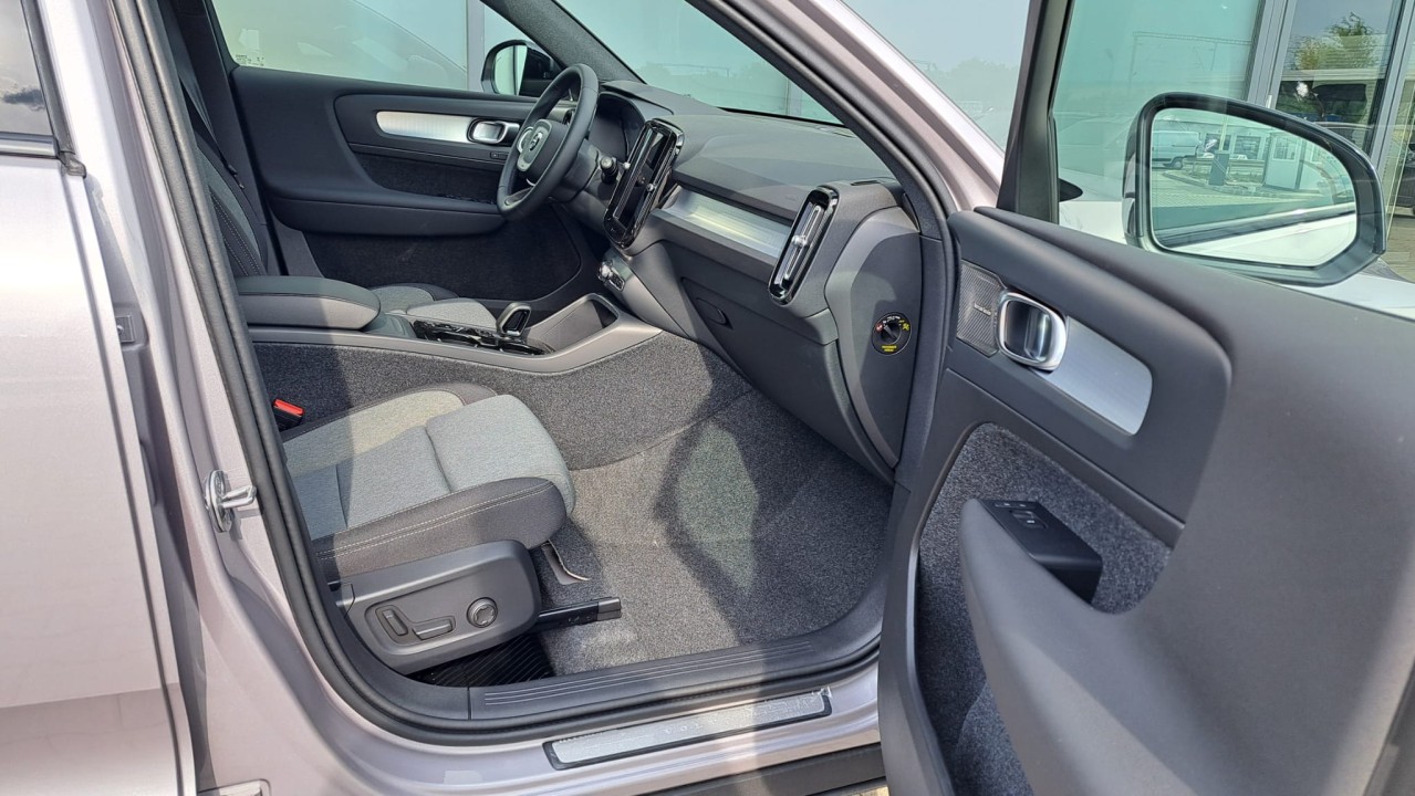 Volvo XC 40 XC40 Plus Dark B3 (P) AT7 FWD