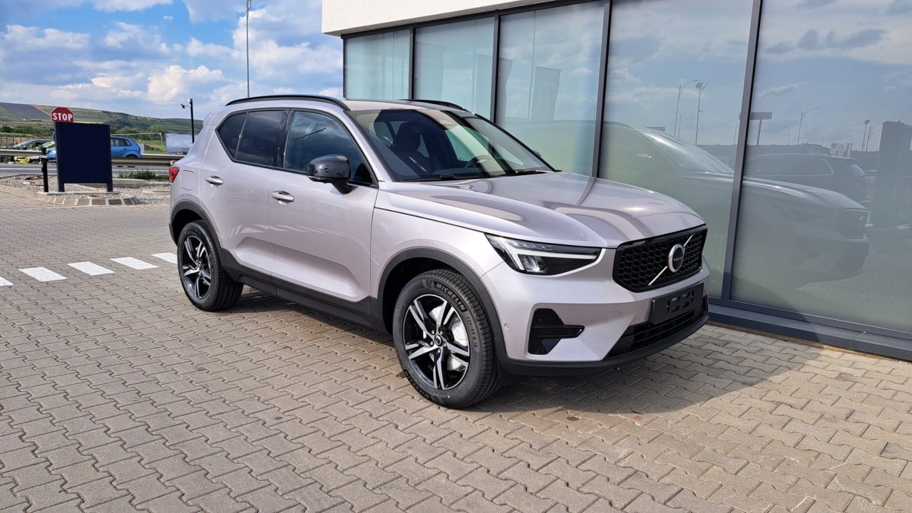 Volvo XC 40 XC40 Plus Dark B3 (P) AT7 FWD
