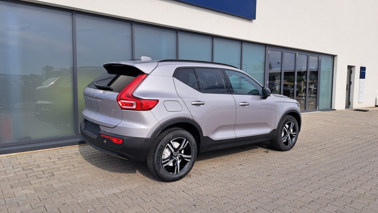 Volvo XC 40 XC40 Plus Dark B3 (P) AT7 FWD