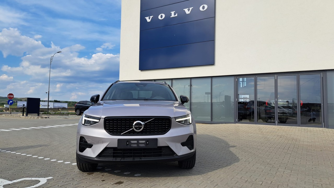 Volvo XC 40 XC40 Plus Dark B3 (P) AT7 FWD