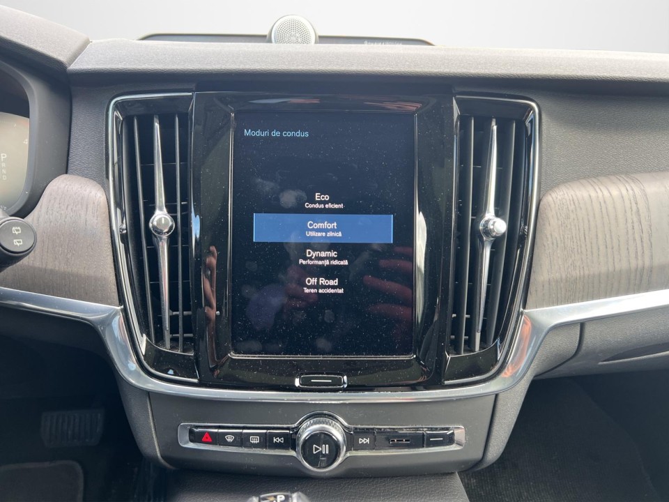 Volvo V90 Cross Country D5