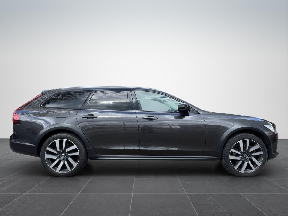 Volvo V90 Cross Country D5
