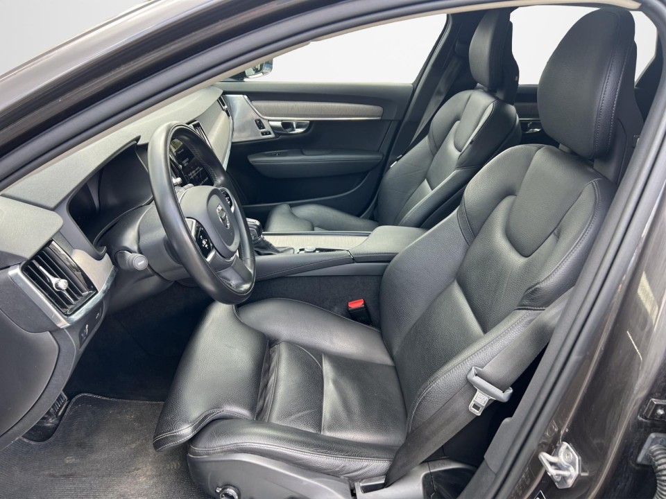 Volvo V90 Cross Country D5
