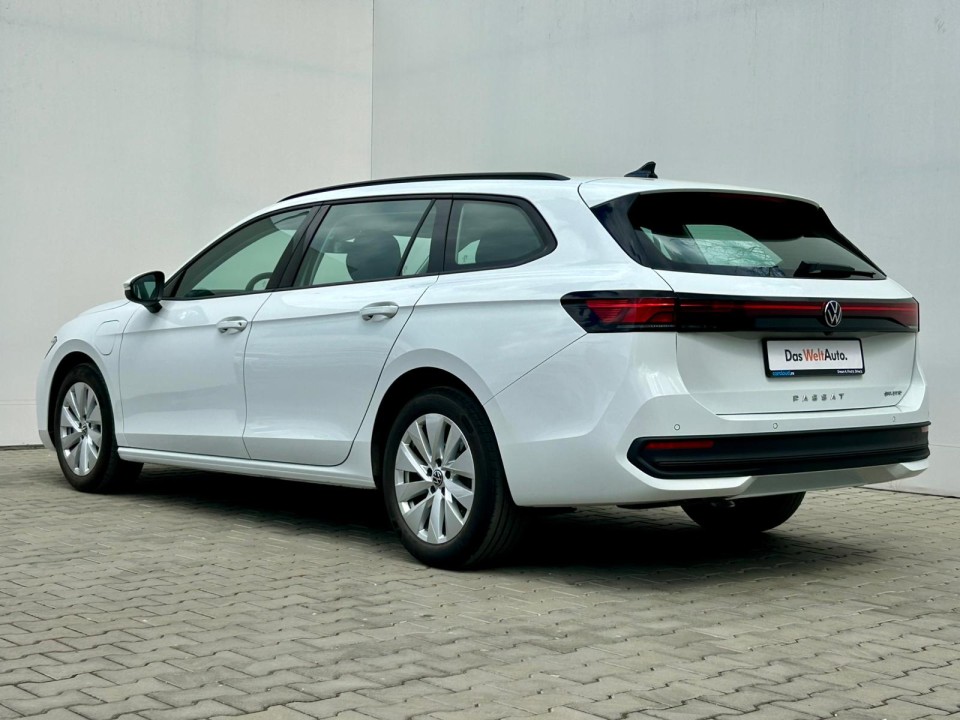 Volkswagen Passat Base1.5 TSI PHEV