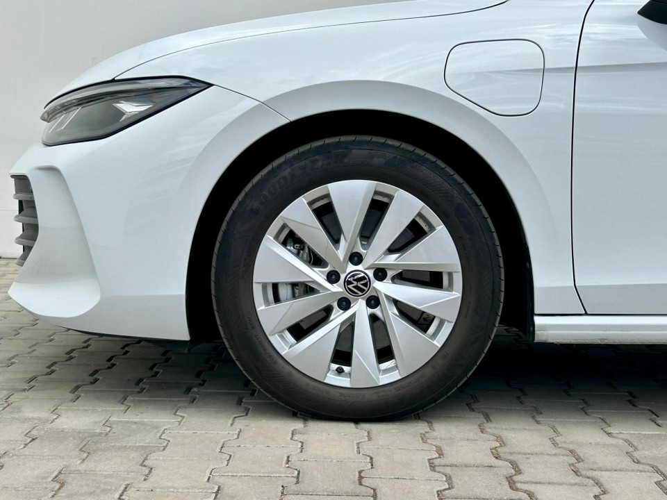 Volkswagen Passat Base1.5 TSI PHEV