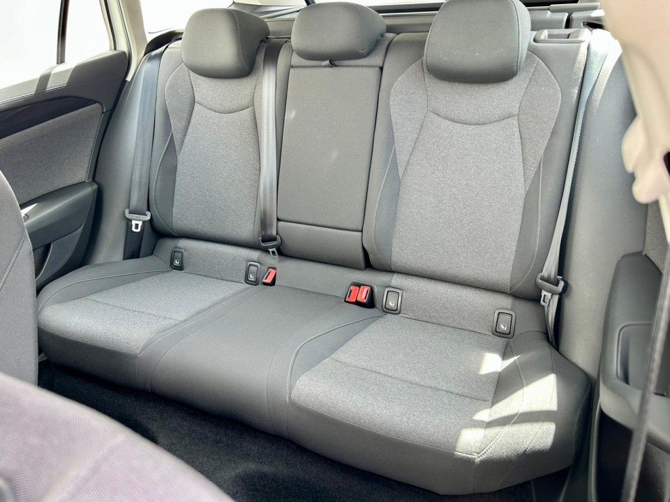 Volkswagen Passat Base1.5 TSI PHEV