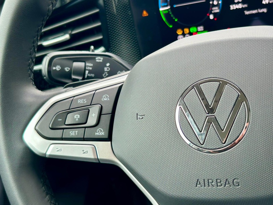 Volkswagen Passat Base1.5 TSI PHEV