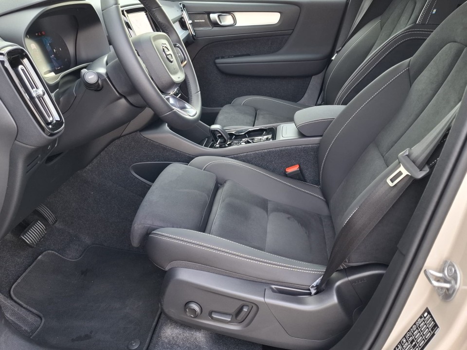 Volvo XC 40 XC40 Plus Dark B3 (P) AT7 FWD