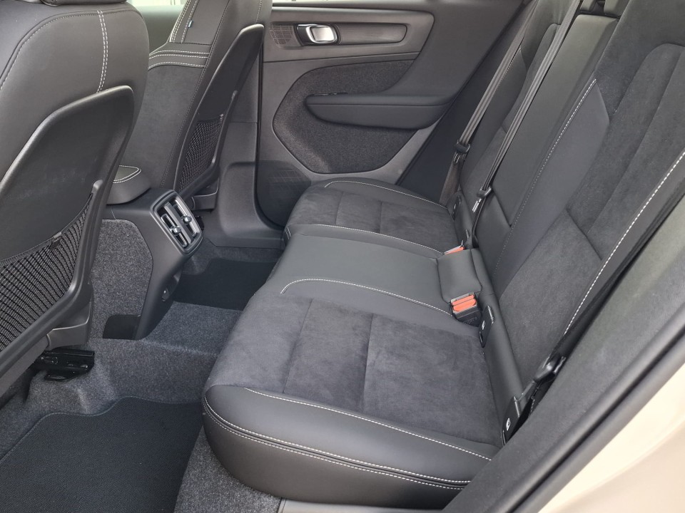 Volvo XC 40 XC40 Plus Dark B3 (P) AT7 FWD