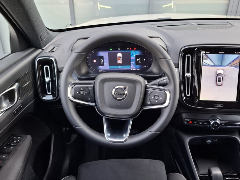 Volvo XC 40 XC40 Plus Dark B3 (P) AT7 FWD