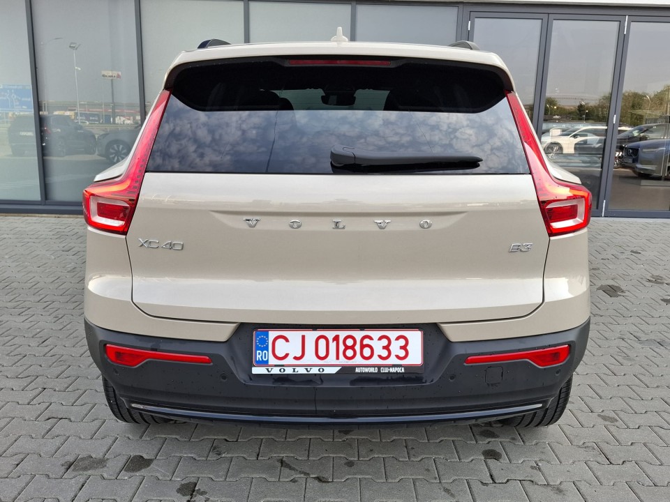 Volvo XC 40 XC40 Plus Dark B3 (P) AT7 FWD