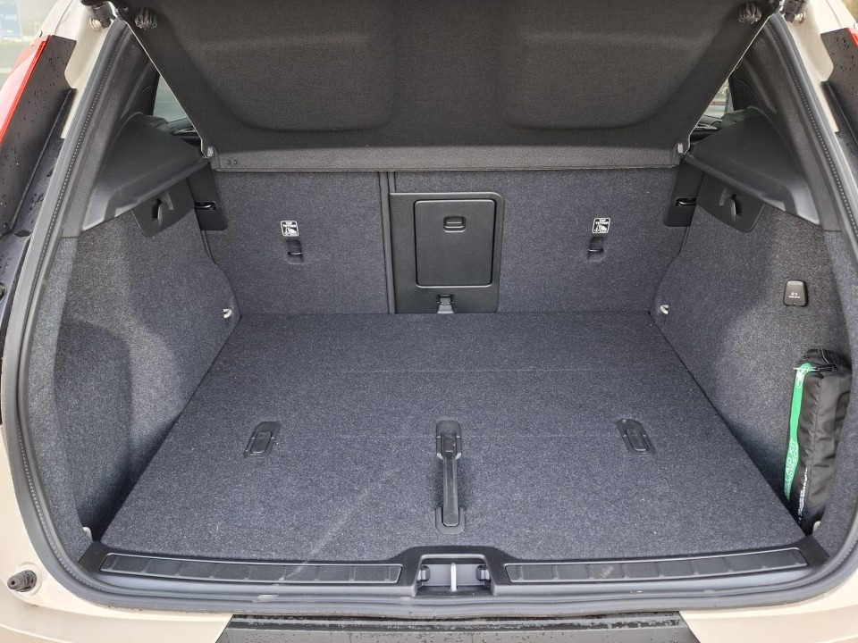 Volvo XC 40 XC40 Plus Dark B3 (P) AT7 FWD