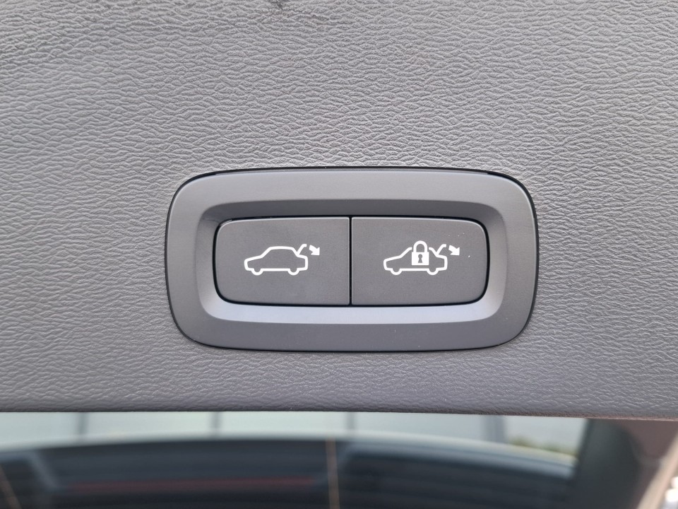 Volvo XC 40 XC40 Plus Dark B3 (P) AT7 FWD